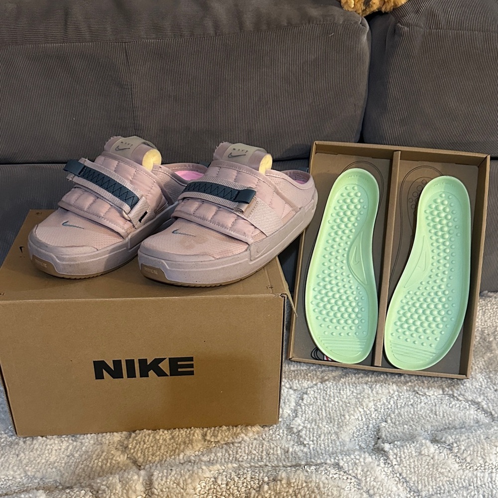 Nike OFFLINE in STONE MAUVE